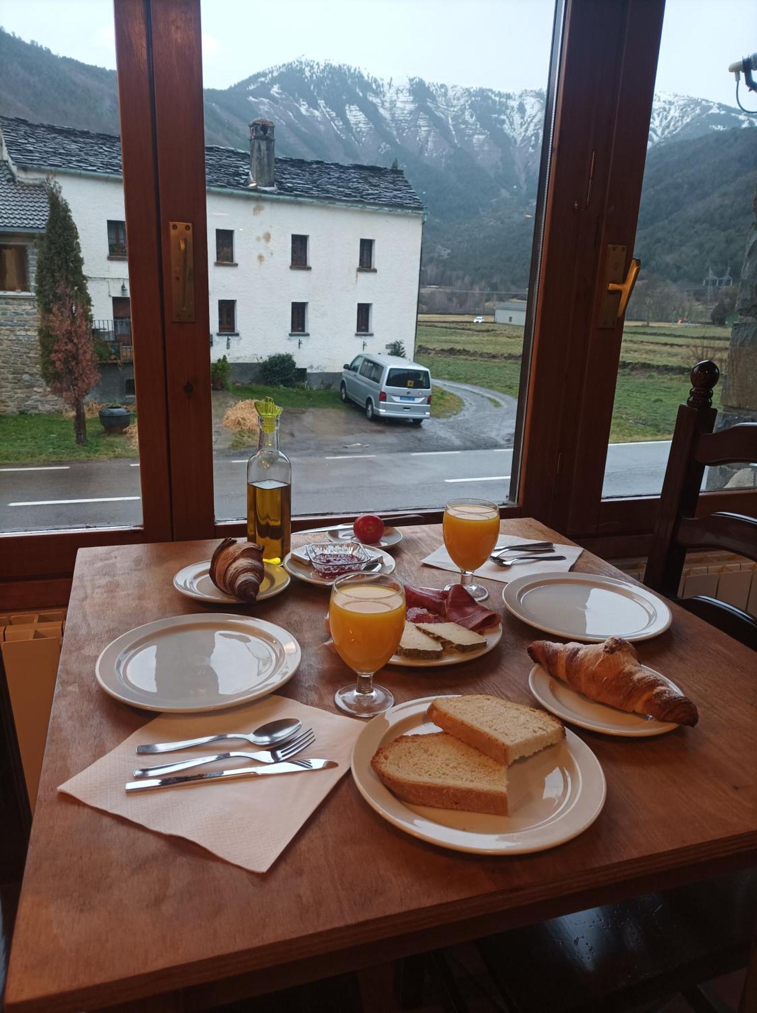 Linás de Broto Hotel Las Nieves מראה חיצוני תמונה