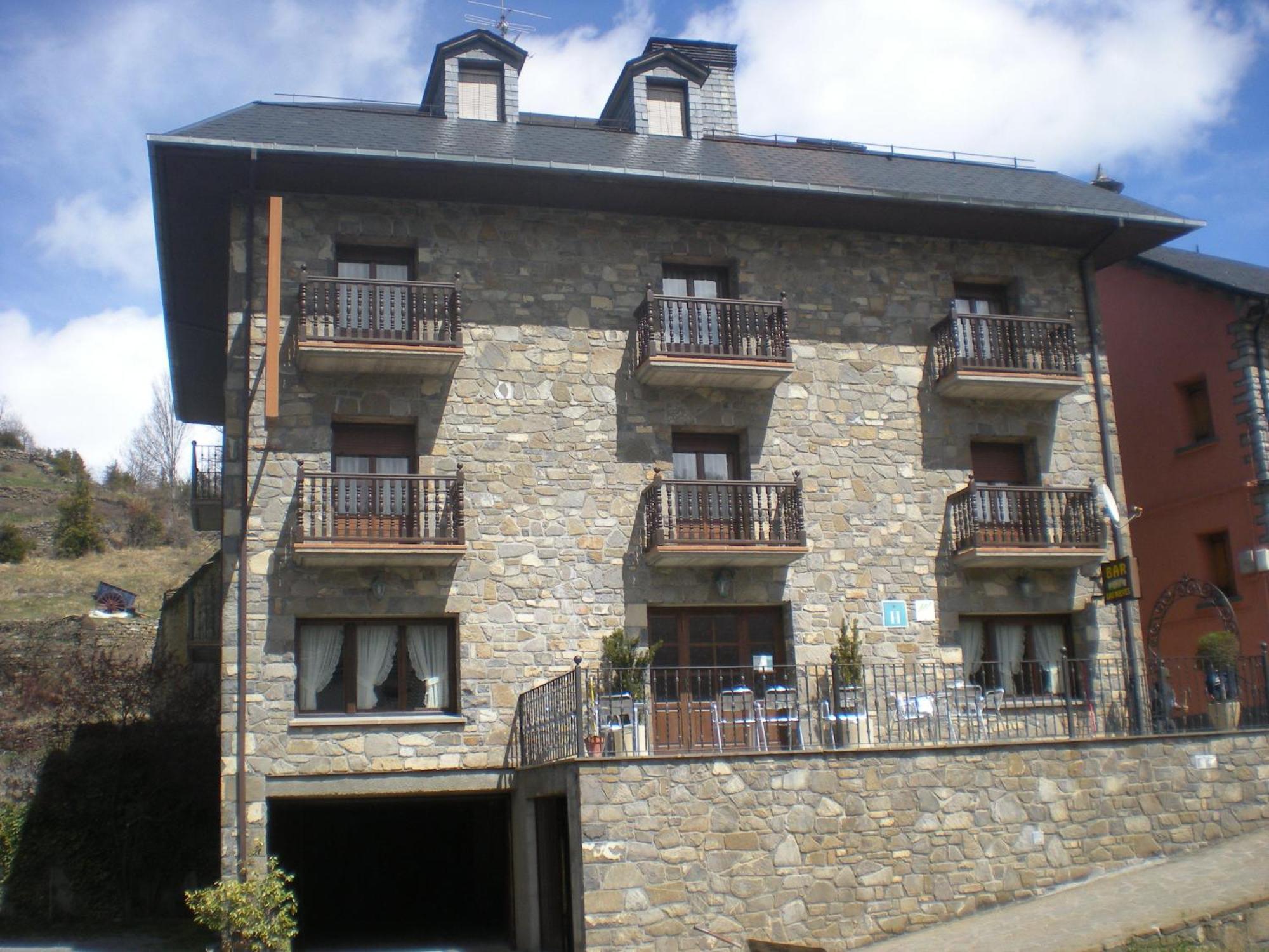 Linás de Broto Hotel Las Nieves מראה חיצוני תמונה