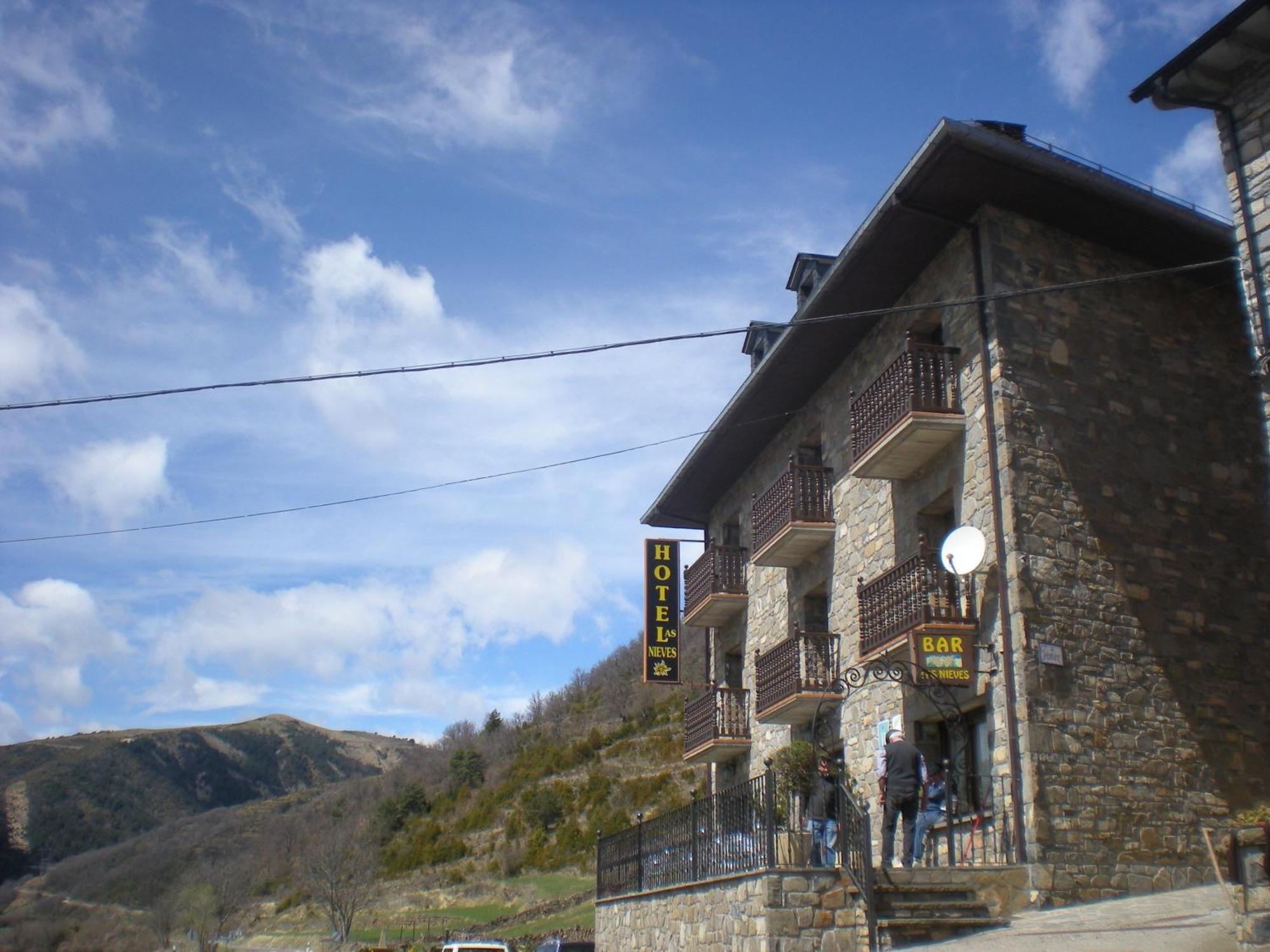Linás de Broto Hotel Las Nieves מראה חיצוני תמונה