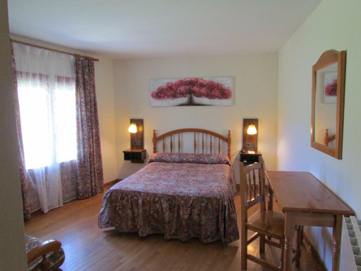 Linás de Broto Hotel Las Nieves מראה חיצוני תמונה