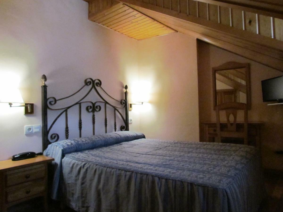 Linás de Broto Hotel Las Nieves מראה חיצוני תמונה